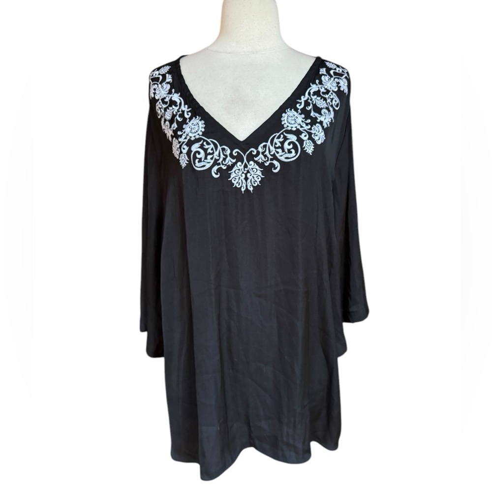 NWT IMAN V-Neck Embroidered Blouse